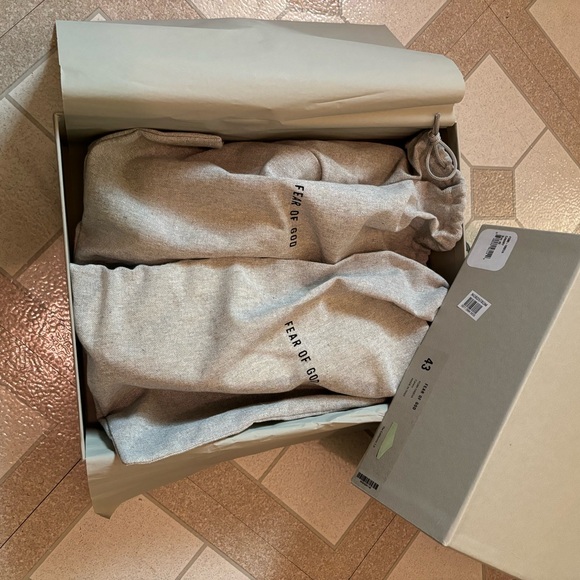 DEADSTOCK FEAR OF GOD CANARY YELLOW CALIFORNIA SLIDES SHOES ORIGINAL BOX - Picture 10 of 15